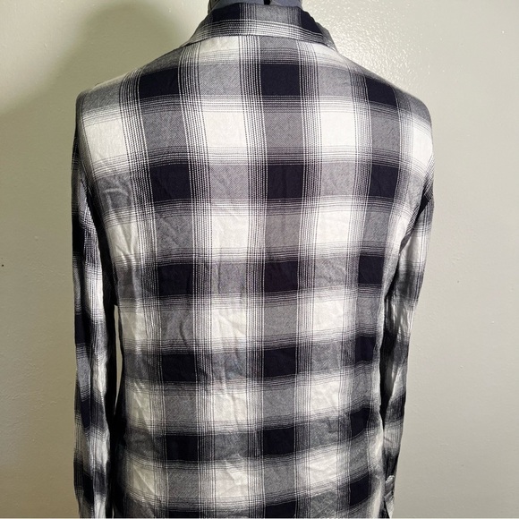 Chelsea & Theodore Button Down Flannel Shirt Black White Plaid - Picture 9 of 11